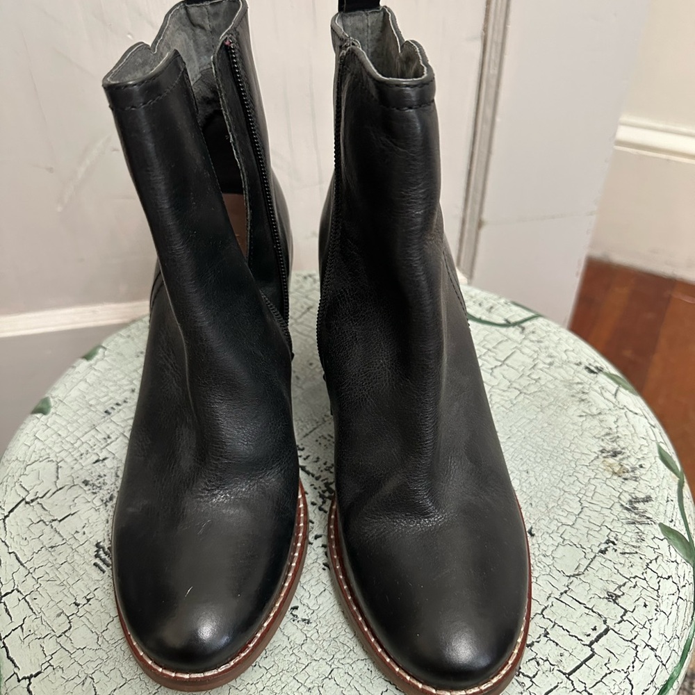 EUC Seychelles Black Boots